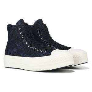 🔥 Converse Chuck Taylor All Star Hi Lift Platform Sneaker
Size 8 US/39 Eur🔥